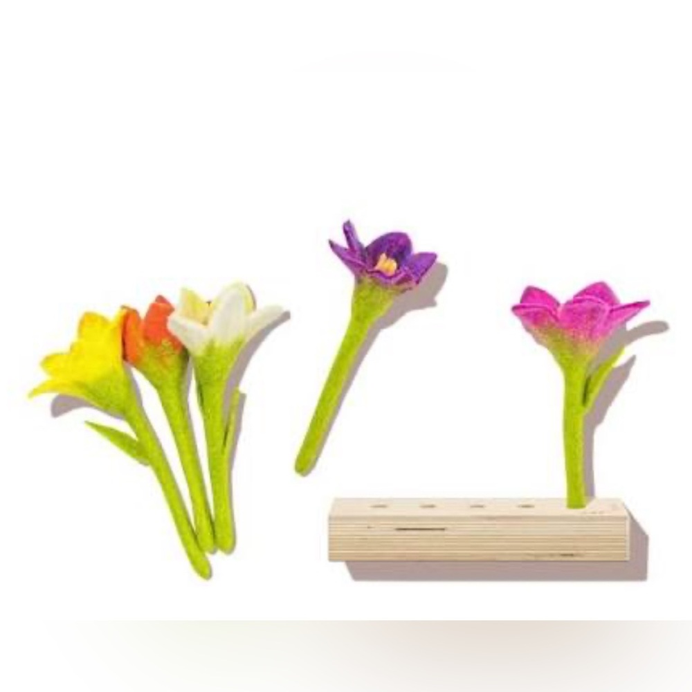 Lovevery Felt Flowers